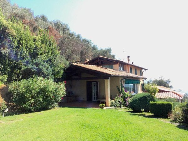 casa indipendente in vendita a Camaiore