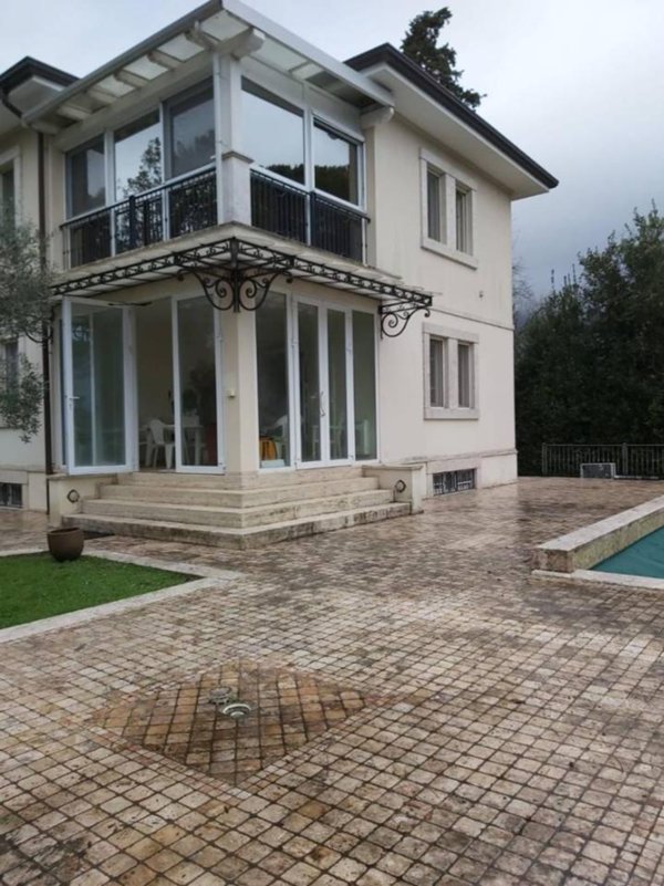 casa indipendente in vendita a Camaiore