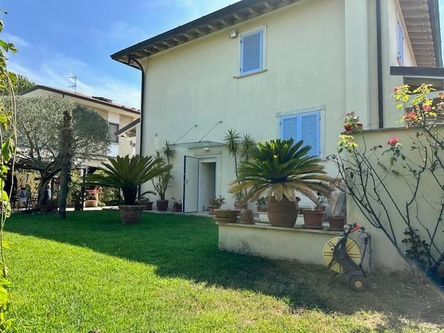casa indipendente in vendita a Camaiore in zona Lido di Camaiore
