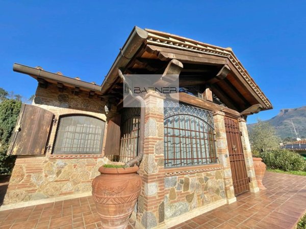 casa indipendente in vendita a Camaiore in zona Lido di Camaiore