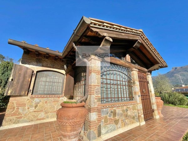 casa indipendente in vendita a Camaiore in zona Lido di Camaiore