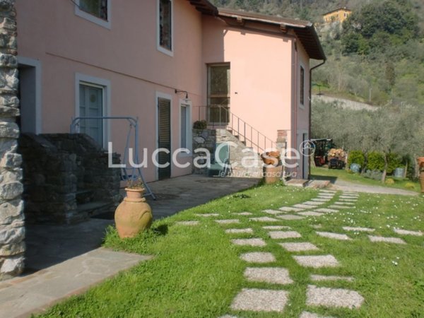 casa indipendente in vendita a Camaiore in zona Fibbialla
