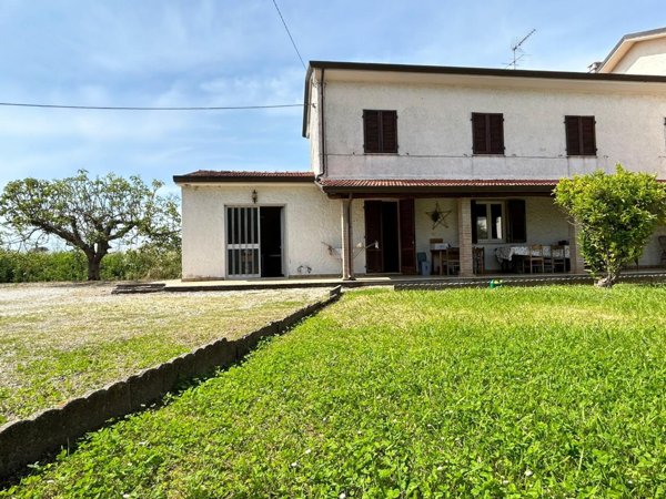 casa indipendente in vendita a Camaiore in zona Capezzano Pianore
