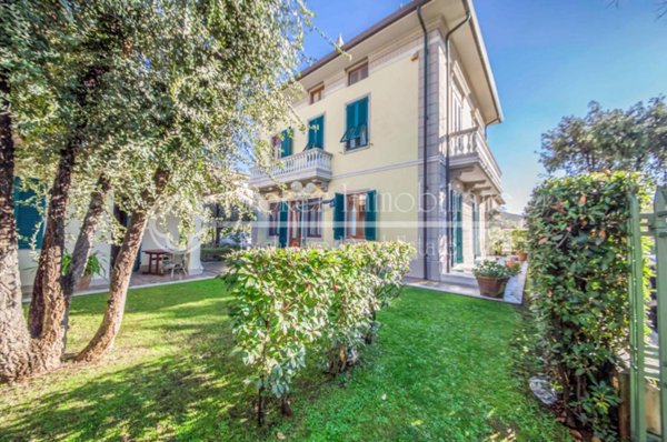 casa indipendente in vendita a Camaiore in zona Lido di Camaiore