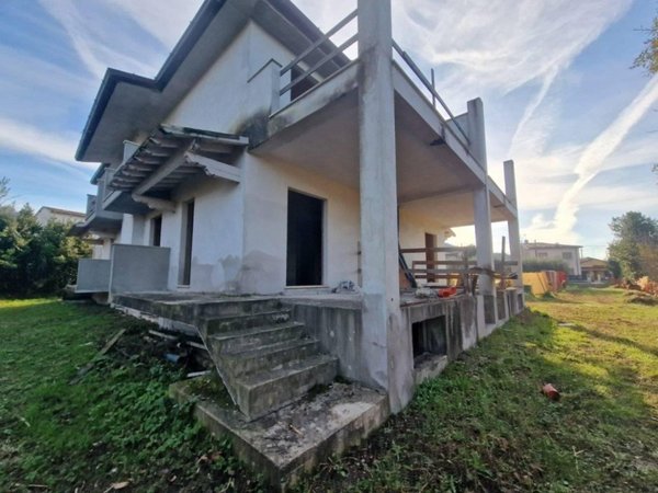 casa indipendente in vendita a Camaiore in zona Lido di Camaiore