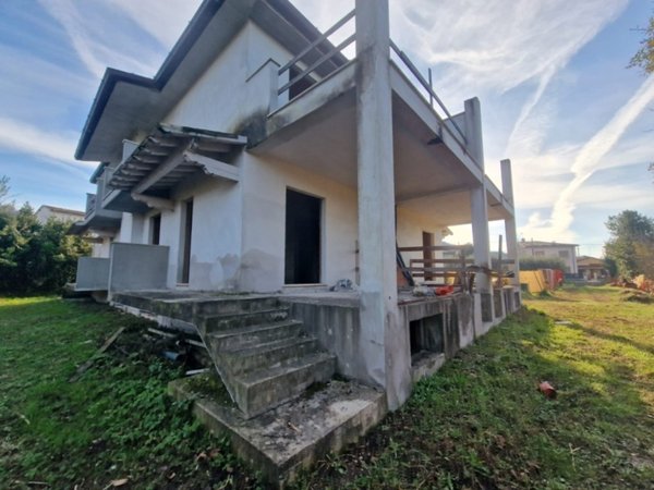 casa indipendente in vendita a Camaiore in zona Lido di Camaiore