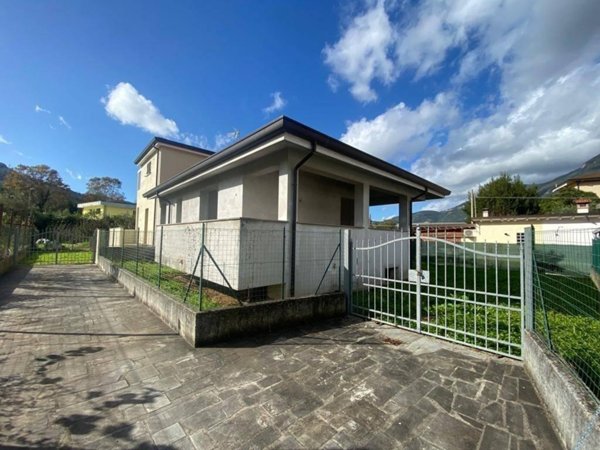 casa indipendente in vendita a Camaiore in zona Lido di Camaiore