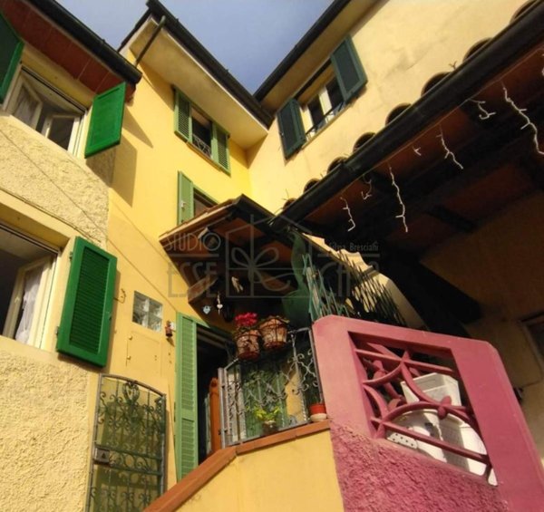 casa indipendente in vendita a Camaiore in zona Vado