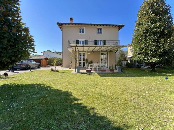 appartamento in vendita a Camaiore in zona Lido di Camaiore