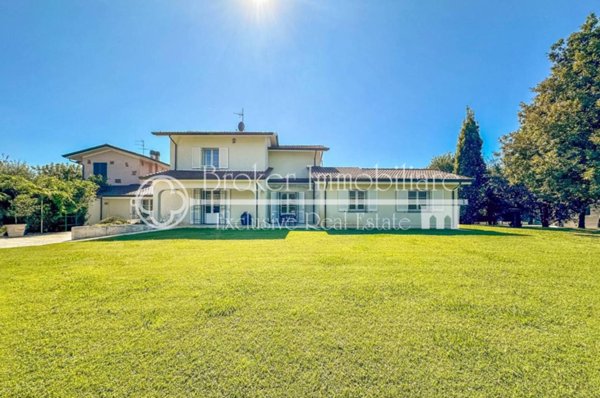 casa indipendente in vendita a Camaiore in zona Lido di Camaiore