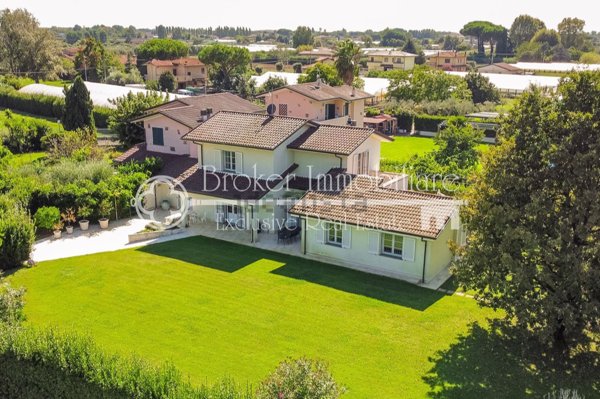 casa indipendente in vendita a Camaiore in zona Lido di Camaiore