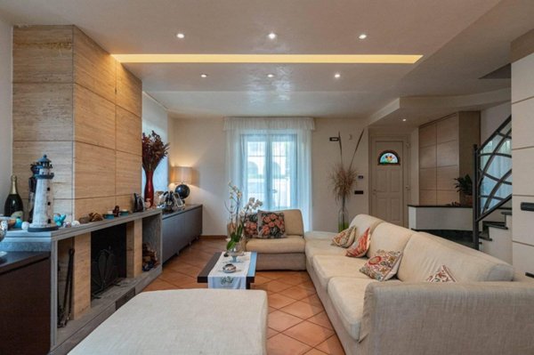 casa indipendente in vendita a Camaiore in zona Lido di Camaiore