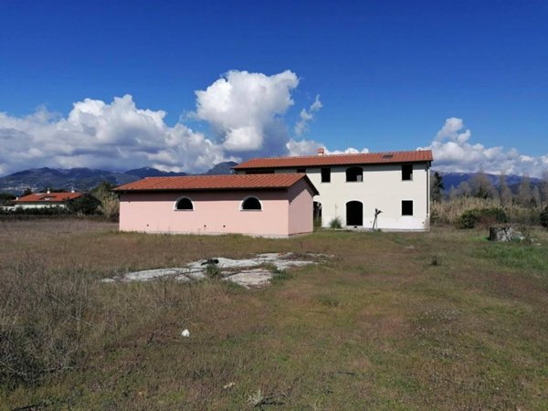 casa indipendente in vendita a Camaiore in zona Lido di Camaiore