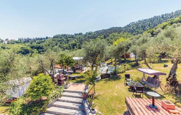 casa indipendente in vendita a Camaiore