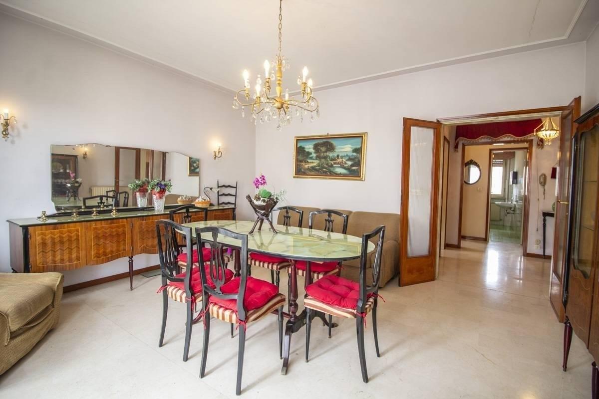 appartamento in vendita a Camaiore in zona Lido di Camaiore