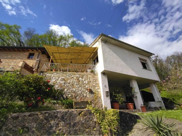 casa indipendente in vendita a Camaiore in zona Vado