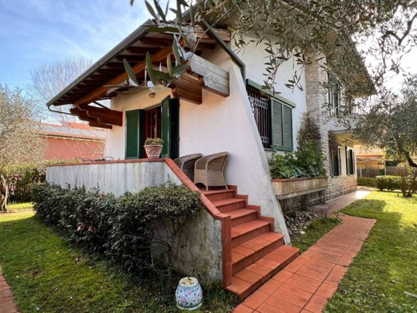 casa indipendente in vendita a Camaiore in zona Lido di Camaiore