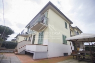 casa indipendente in vendita a Camaiore in zona Lido di Camaiore