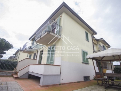casa indipendente in vendita a Camaiore in zona Lido di Camaiore