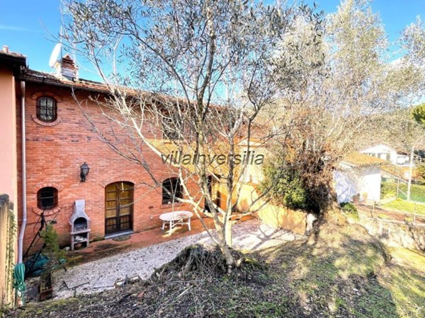 casa indipendente in vendita a Camaiore in zona Capezzano Pianore
