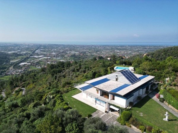 casa indipendente in vendita a Camaiore