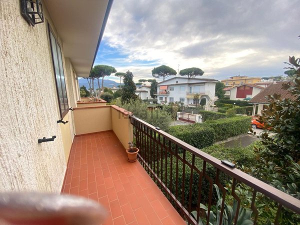 appartamento in vendita a Camaiore in zona Lido di Camaiore