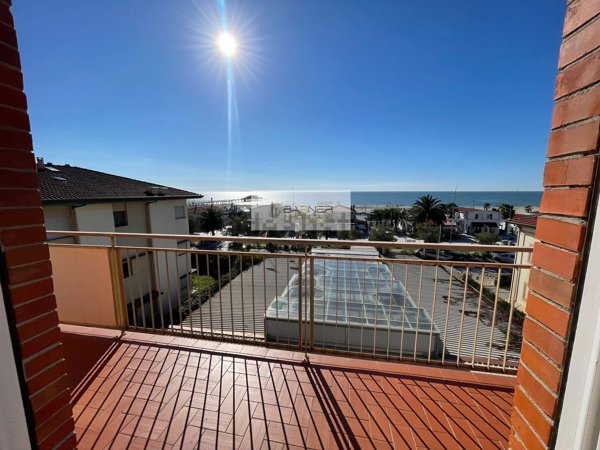 appartamento in vendita a Camaiore in zona Lido di Camaiore