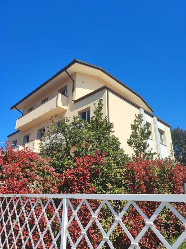 appartamento in vendita a Camaiore in zona Lido di Camaiore