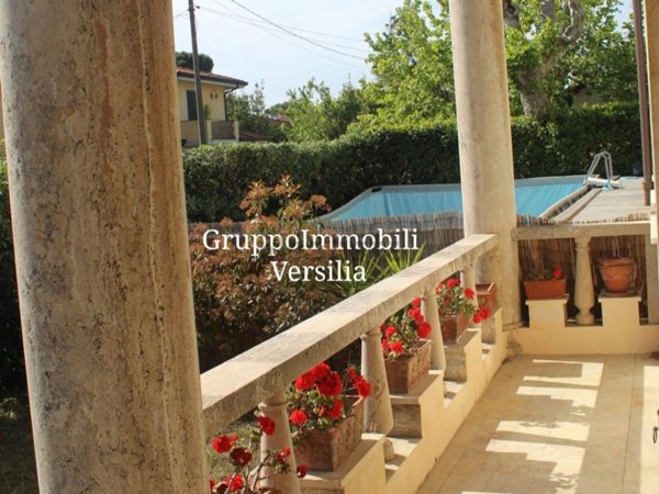 casa indipendente in vendita a Camaiore in zona Lido di Camaiore