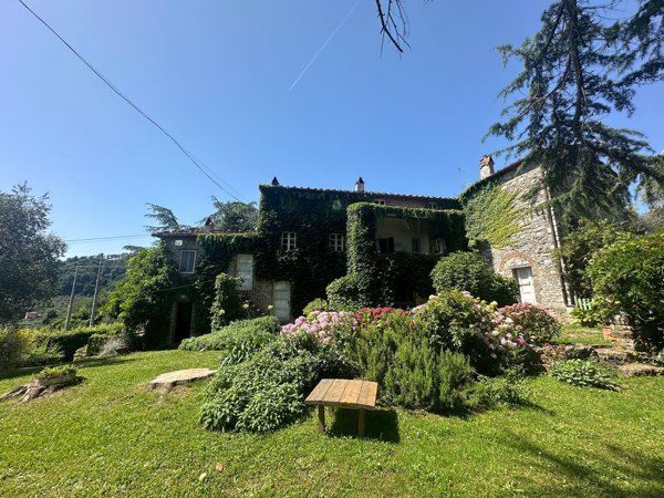 casa semindipendente in vendita a Camaiore in zona Orbicciano
