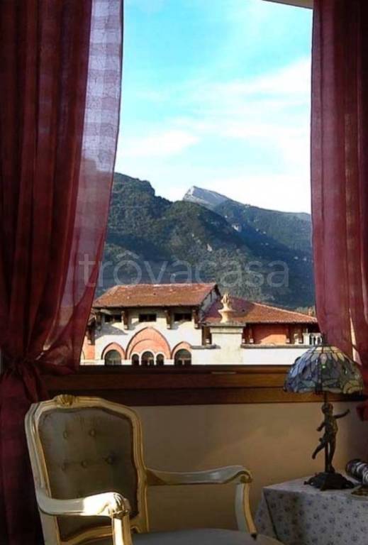 negozio in vendita a Camaiore in zona Lido di Camaiore