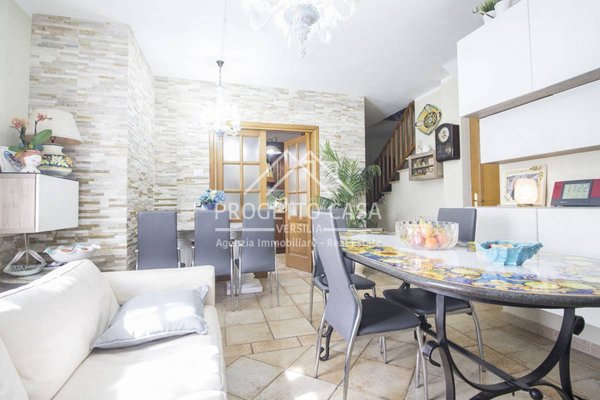 casa indipendente in vendita a Camaiore in zona Lido di Camaiore