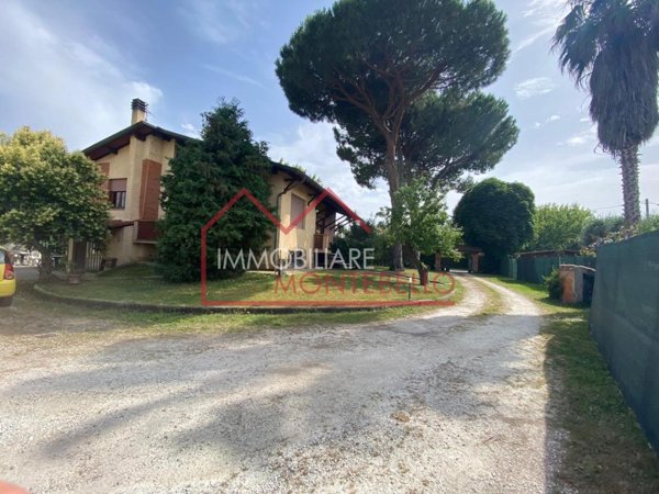 casa indipendente in vendita a Camaiore in zona Lido di Camaiore