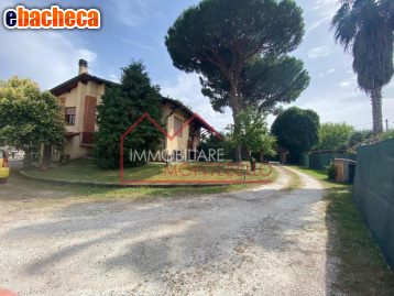 casa indipendente in vendita a Camaiore in zona Lido di Camaiore