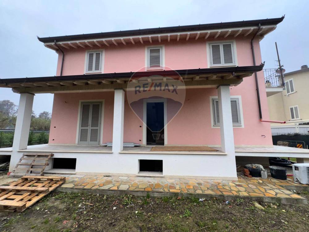 casa indipendente in vendita a Camaiore