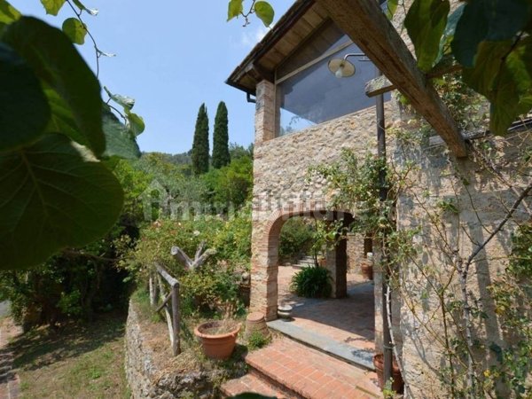 casa indipendente in vendita a Camaiore