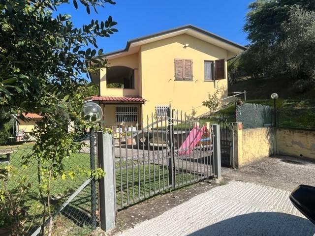 casa indipendente in vendita a Camaiore in zona Capezzano Pianore