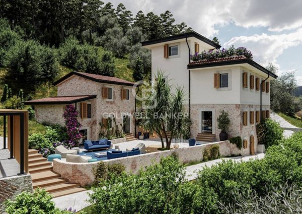 casa indipendente in vendita a Camaiore in zona Nocchi