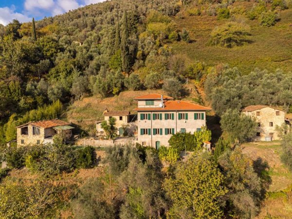 casale in vendita a Camaiore in zona Nocchi