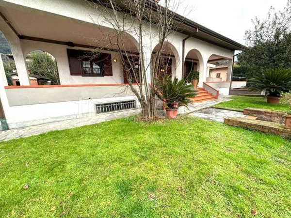 casa indipendente in vendita a Camaiore