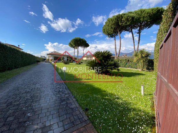 casa indipendente in vendita a Camaiore in zona Capezzano Pianore