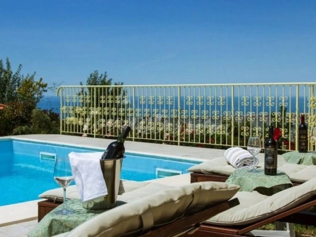 casa indipendente in vendita a Camaiore