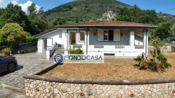 casa indipendente in vendita a Camaiore