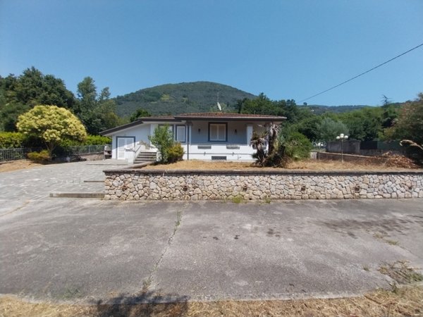 casa indipendente in vendita a Camaiore