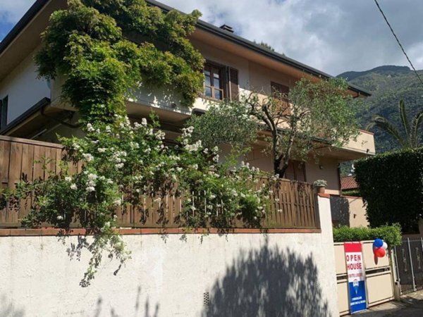 casa indipendente in vendita a Camaiore in zona Vado
