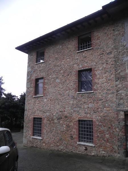 locale di sgombero in vendita a Camaiore