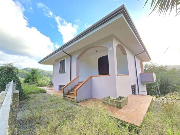 casa indipendente in vendita a Camaiore