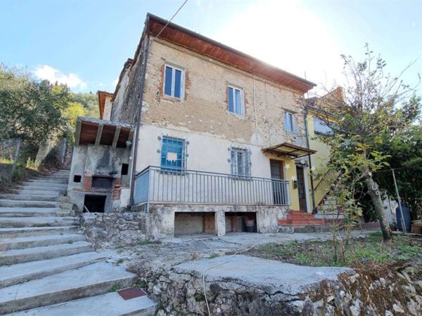 casa indipendente in vendita a Camaiore