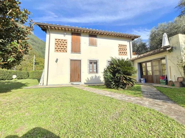 casa indipendente in vendita a Camaiore