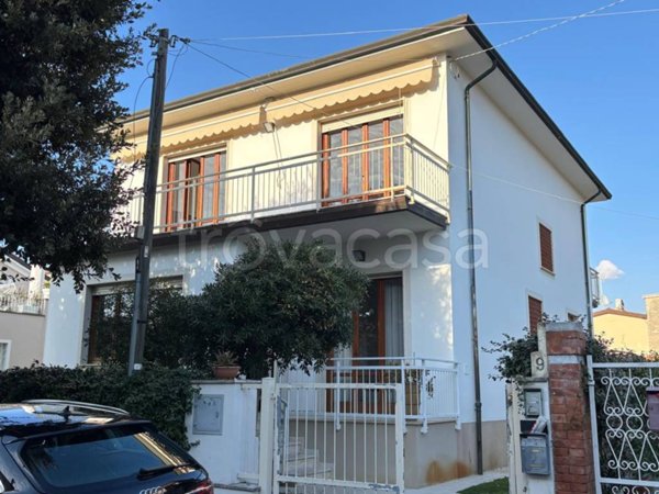 casa indipendente in vendita a Camaiore in zona Lido di Camaiore